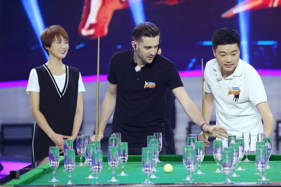 由不同角色 由不同角色